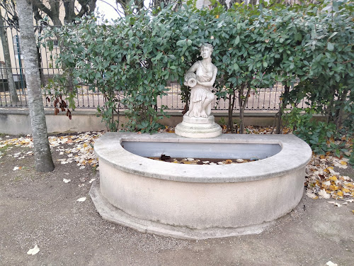 Fontaine à la Nymphe à Suresnes