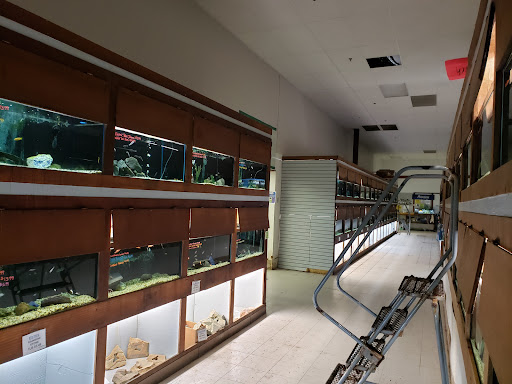 Pet Store «Pet World Warehouse Outlet», reviews and photos, 2148 W Beltline Hwy, Madison, WI 53713, USA