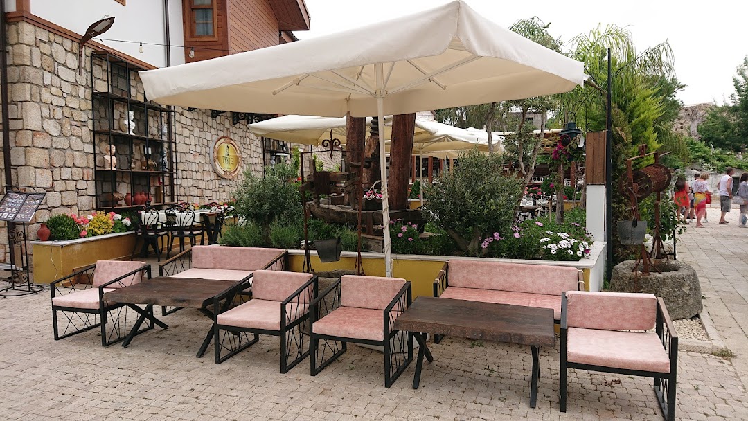 Tykhe Lounge & Restaurant