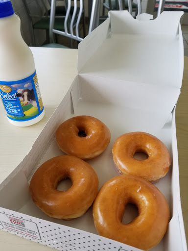 Bakery «Krispy Kreme Doughnuts», reviews and photos, 2900 S 108th St, Milwaukee, WI 53227, USA