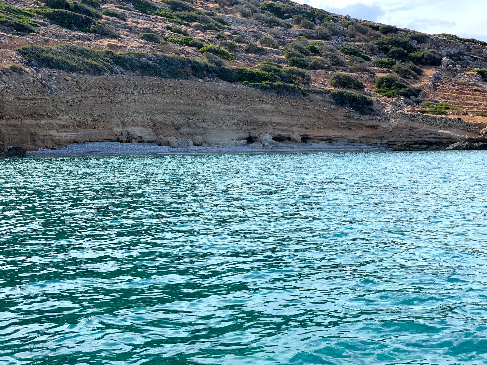 Foto von Kary Bay mit beiger kiesel Oberfläche