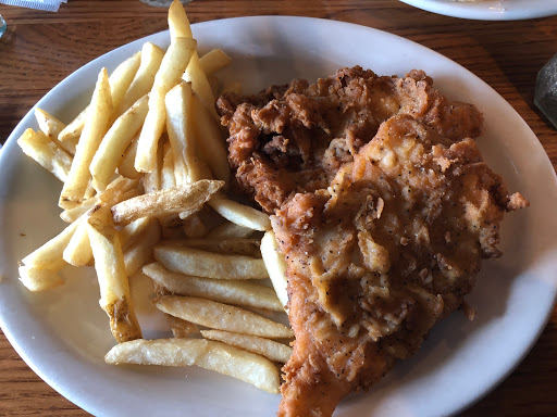 American Restaurant «Cracker Barrel Old Country Store», reviews and photos, 901 Veterans Memorial Pkwy, St Charles, MO 63303, USA