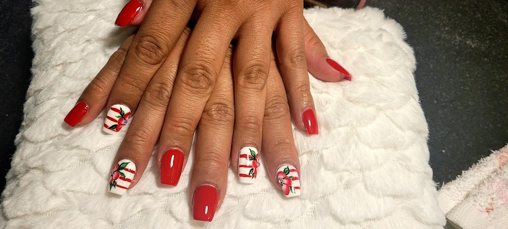 Rubi stylist in Maritza Estilo y Color 27707