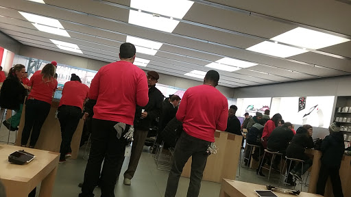 Computer Store «Apple Main Place», reviews and photos, 120 W Jefferson Ave, Naperville, IL 60540, USA