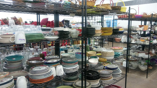 Thrift Store «Priest & Elliot Goodwill Retail & Donation Center», reviews and photos, 7850 S Priest Dr, Tempe, AZ 85284, USA