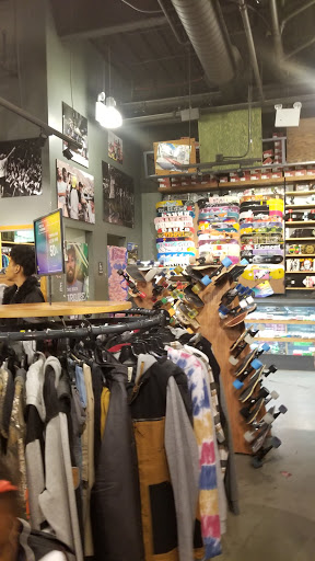 Clothing Store «Zumiez», reviews and photos, 200 Baychester Ave #204C, Bronx, NY 10475, USA