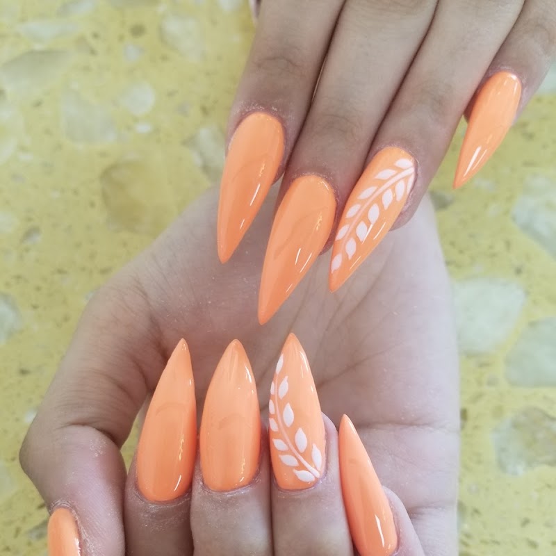 Deluxe Nails