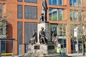 Statue of the Duke of Wellington image