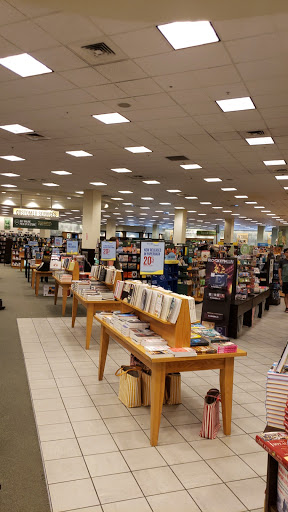 Book Store «Barnes & Noble», reviews and photos, 230 Main St, White Plains, NY 10601, USA