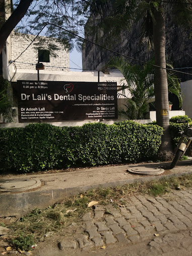 مركز الدكتور لالز لطب الأسنان - Dr Lalls' Dental Centre