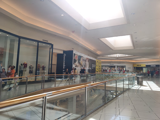 Shopping Mall «International Plaza and Bay Street», reviews and photos, 2223 N Westshore Blvd, Tampa, FL 33607, USA