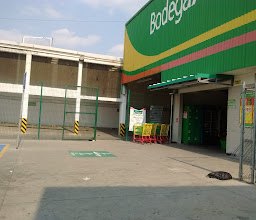 Bodega Aurrera, Hilario Medina photo