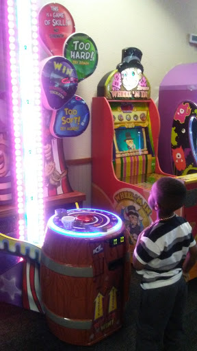 Shopping Mall «Riverpoint Center», reviews and photos, 1730 W Fullerton Ave, Chicago, IL 60614, USA