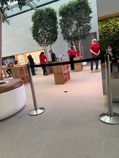 Computer Store «Apple Highland Village», reviews and photos, 4012 Westheimer Rd, Houston, TX 77027, USA