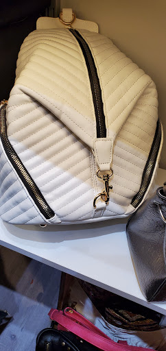 Jewelry Store «Knock Knock Boutique», reviews and photos, 110 W Chocolate Ave, Hershey, PA 17033, USA