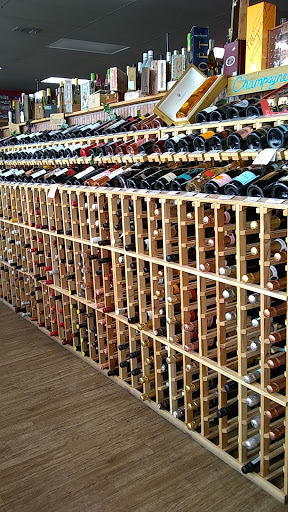 Wine Store «Belleair Market - your corner store», reviews and photos, 510 Indian Rocks Rd N, Belleair Bluffs, FL 33770, USA