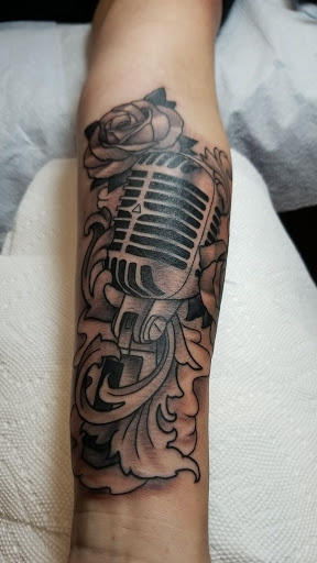 Tattoo Shop «Visions Tattoo, Piercing & Art Gallery, Inc.», reviews and photos, 133 Main St, Medway, MA 02053, USA