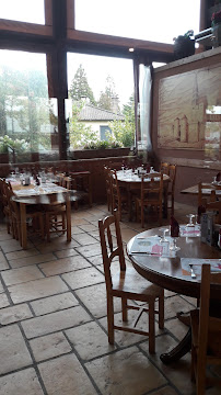 Atmosphère du Restaurant français Le Relais de l'Abbaye à Tournus - n°2