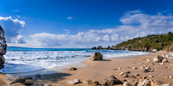 Prapa Mali beach'in fotoğrafı küçük koy ile birlikte