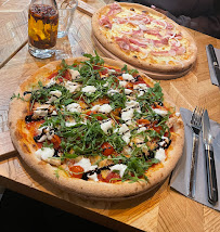 Plats et boissons du Pizzeria Jordan Tomas - Pizza Mamamia Lyon Croix Rousse - n°2