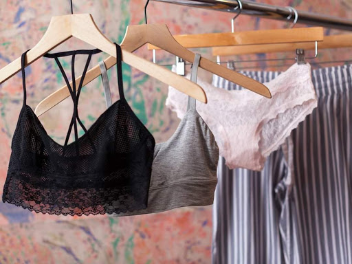 Clothing Store «Gap Outlet», reviews and photos, 423 86th St, Brooklyn, NY 11209, USA