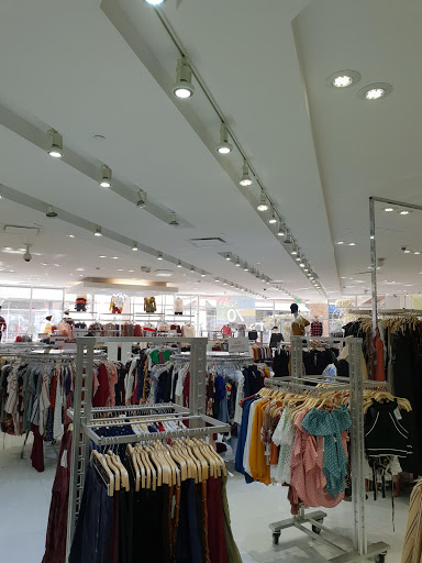 Shopping Mall «Taubman Prestige Outlets», reviews and photos, 17057 N Outer 40 Rd, Chesterfield, MO 63005, USA