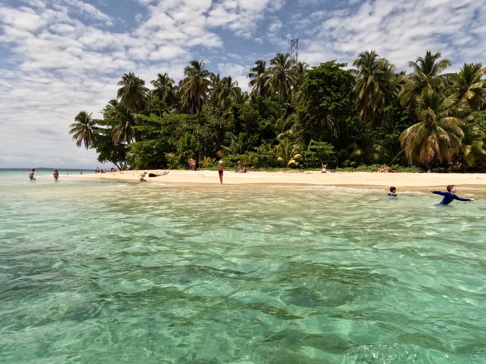 Foto de Cayo Zapatilla Beach con recta y larga