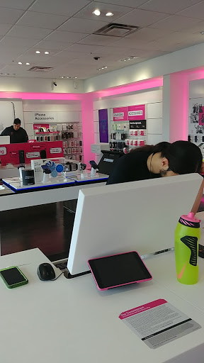 Cell Phone Store «T-Mobile», reviews and photos, 2857 NJ-35, Hazlet, NJ 07730, USA