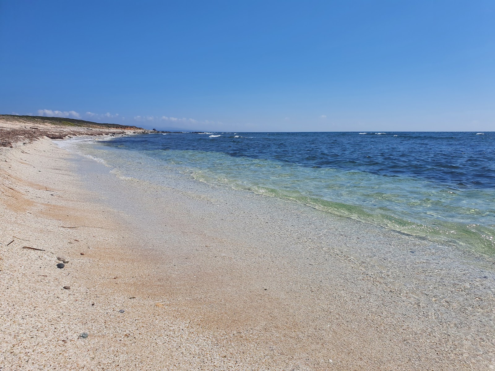 Caogheddas beach的照片 带有宽敞的海岸