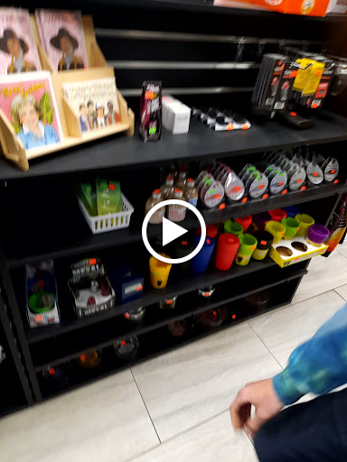 Tobacco Shop «Tundra Smoke Shop», reviews and photos, 2719 S Oneida St, Green Bay, WI 54304, USA