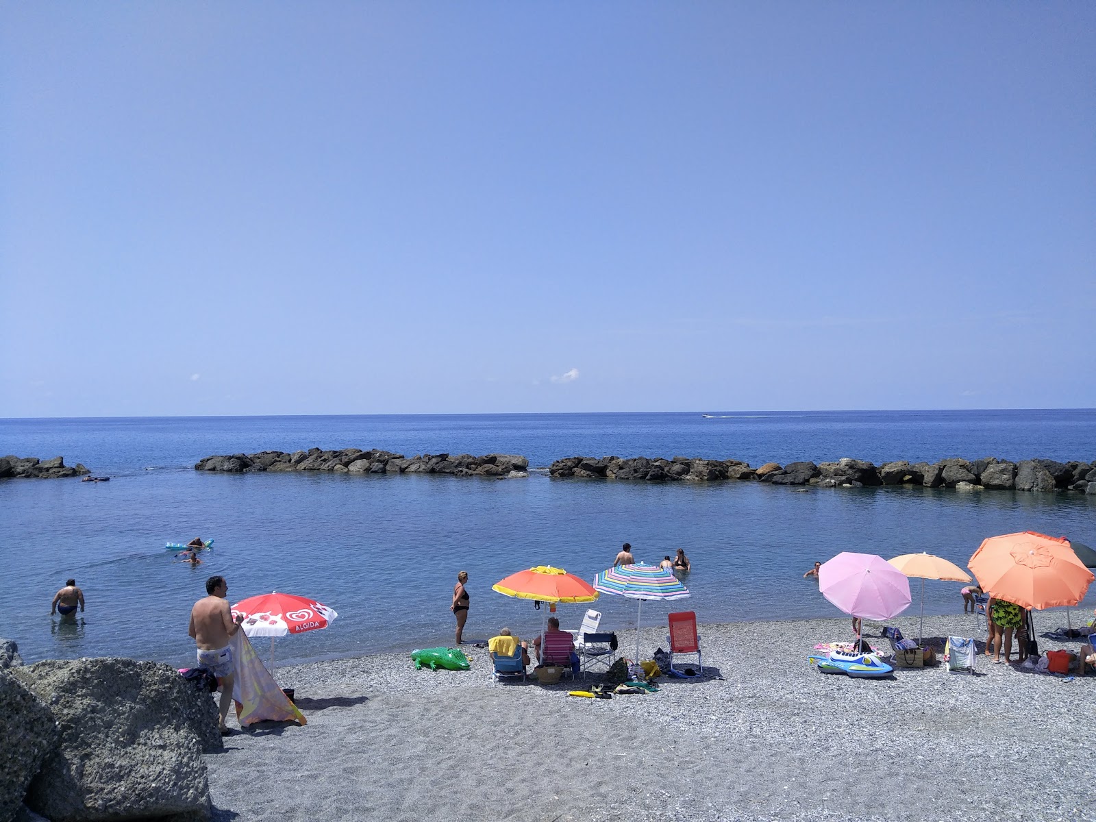 Foto de Serluca-calabaia beach com praia espaçosa