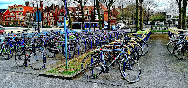 Comments and reviews of Bicycle Parking, Oxford Station