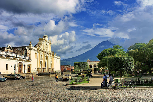 Parque Central (Plaza Mayor) Antigua Guatemala