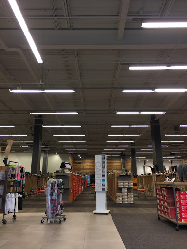 Shoe Store «DSW Designer Shoe Warehouse», reviews and photos, 15001 Potomac Town Pl #120, Woodbridge, VA 22192, USA