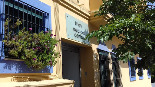 triay medical centre - Avenida Familia Vargas, Edificio Los Almendros II Bloque Bajo B, 29670 San Pedro Alcántara, Málaga