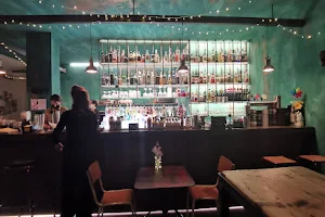 Aperture cocktail bar image