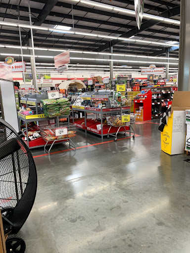 Home Improvement Store «Tractor Supply Co.», reviews and photos, 448 Old Brunerstown Rd, Shelbyville, KY 40065, USA
