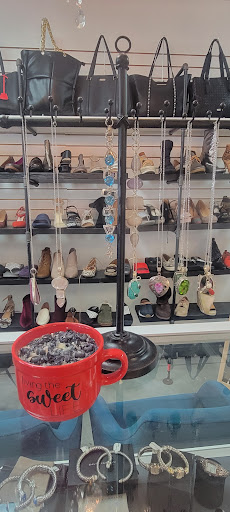 Consignment Shop «SecondHand Savvys», reviews and photos, 210 S Kings Ave, Brandon, FL 33511, USA