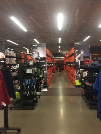 Clothing Store «Nike Factory Store», reviews and photos, 3905 Eagan Outlets Pkwy #200, Eagan, MN 55122, USA