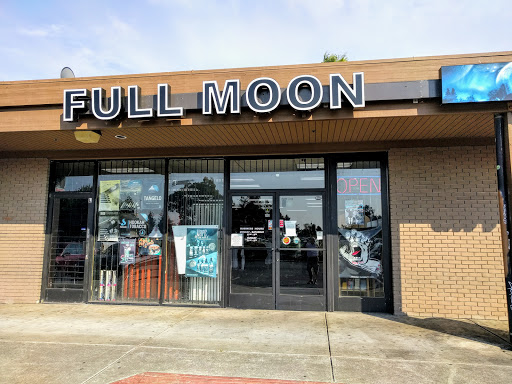 Full Moon Gift & Smoke Shop