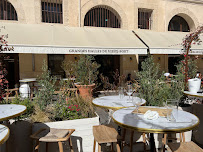 Atmosphère du Restaurant Les Grandes Halles du Vieux-Port à Marseille - n°1