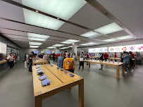 Apple South Coast Plaza - Photo 3 - Car repair in Costa Mesa, CA, Santa Ana