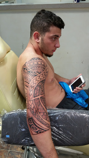 Tattoo Shop «Aces & Eights Tattoo Shop», reviews and photos, 6846 Park Blvd N, Pinellas Park, FL 33781, USA