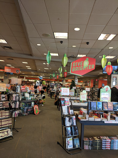 Used Book Store «2nd & Charles», reviews and photos, 336 IL-59, Naperville, IL 60540, USA