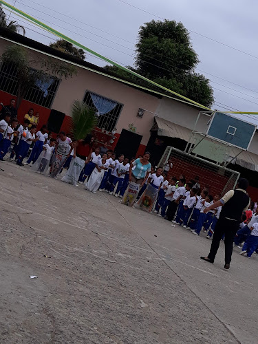 Escuela De Educacion Basica Rio Pedro Carbo