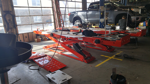 Tire Shop «NEW ENGLAND TIRE Car Care Centers - Northborough», reviews and photos, 367 W Main St, Northborough, MA 01532, USA