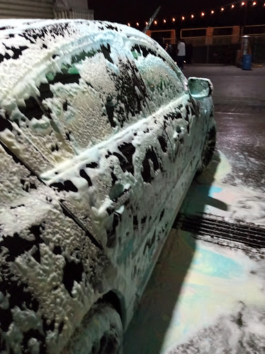 U-Wash Car Wash en Huntington Beach