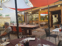 Atmosphère du Restaurant Aux Plaisirs des Halles à Nîmes - n°3
