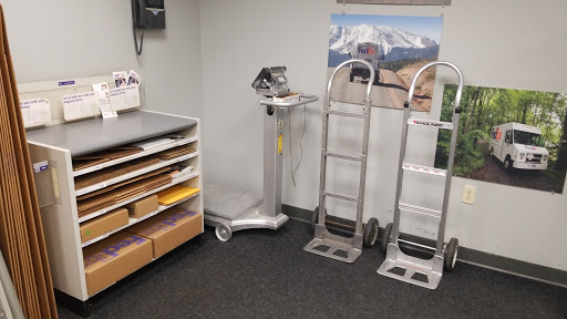 Shipping and Mailing Service «FedEx Ship Center», reviews and photos, 5375 S 3rd St, Milwaukee, WI 53207, USA