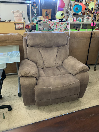 Thrift Store «JUNK 4 UR TRUNK THRIFT STORE», reviews and photos, 5494 New Jesup Hwy, Brunswick, GA 31523, USA